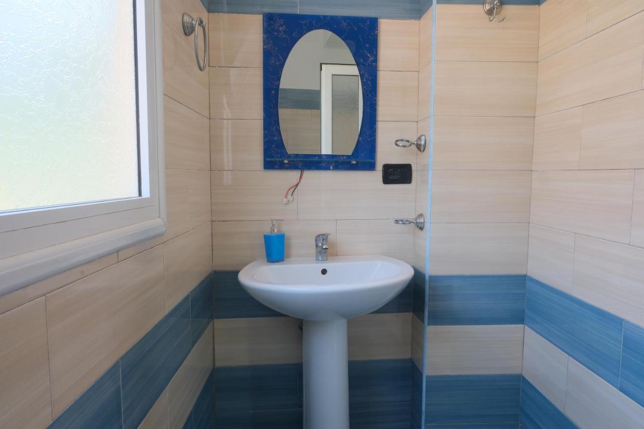 Mehilli Hotel Dhërmi 외부 사진