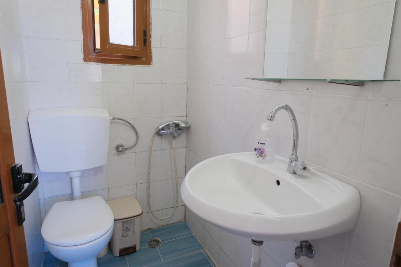 Mehilli Hotel Dhërmi 외부 사진