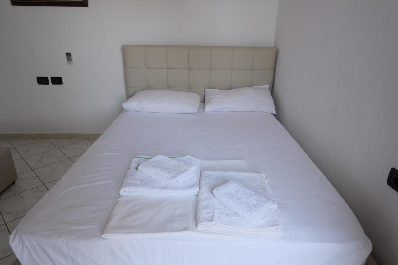 Mehilli Hotel Dhërmi 외부 사진